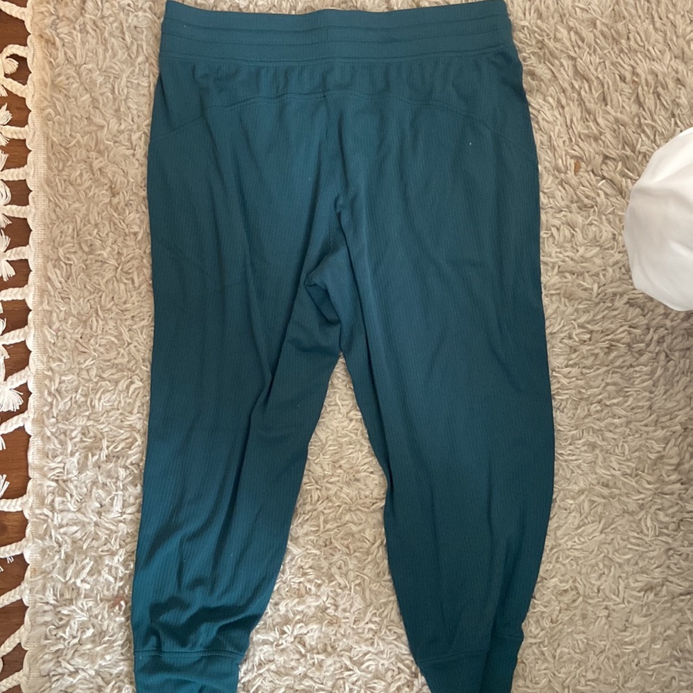Lululemon dark green ready to rulu crop jogger pants - Picture 8 of 8